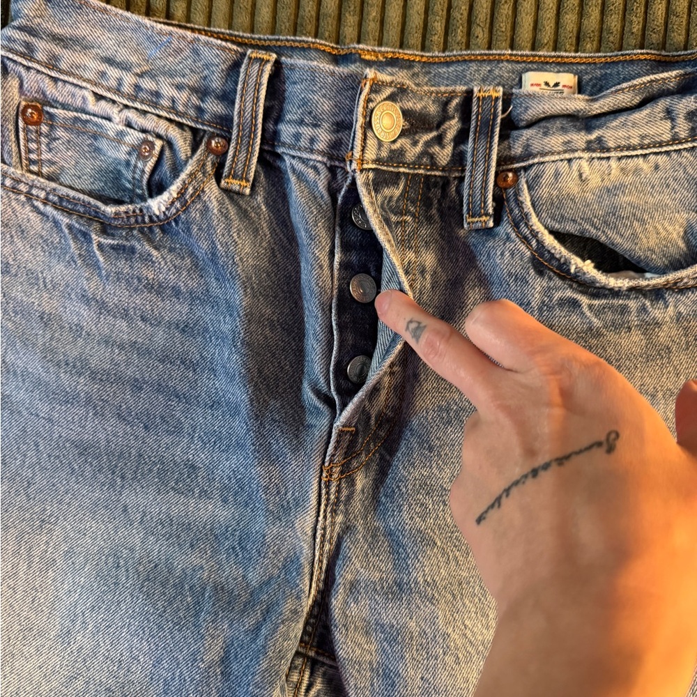 Levi's Light Blue High-Rise Cropped Jeans - Picture 7 of 7